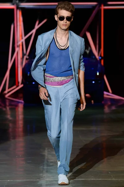 Look 8